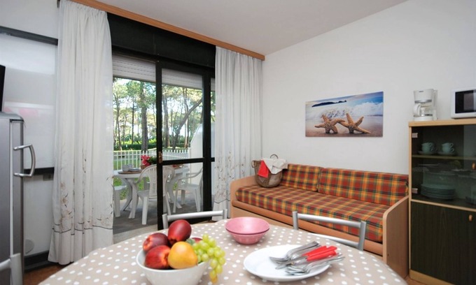 Lignano Riviera Apartment | Spacious apartment with pool access in exclusive residence