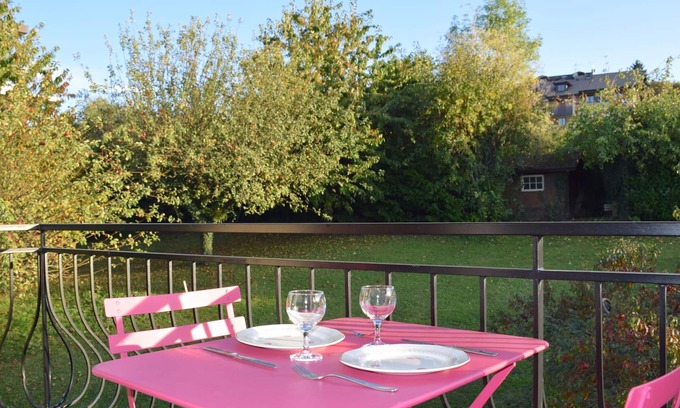 Evian-les-Bains Apartment | Spacious apartment for 6 with wifi, pets allowed and parking in Évian