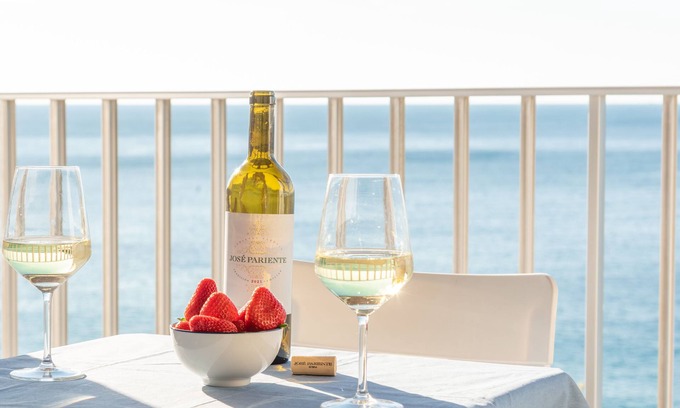 Lloret Town Center Apartment | Spacious apartment, with views, bright, renovated and in front on the beach!