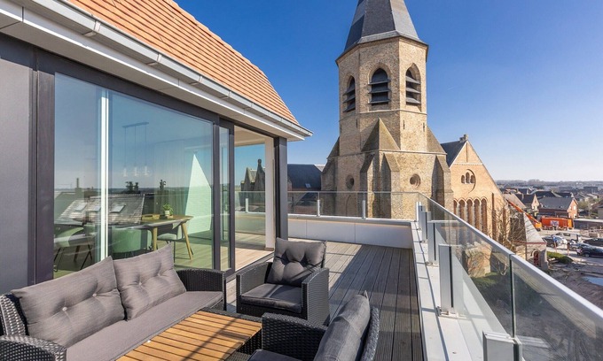 Middelkerke Apartment | Spacious apartment for 8 people near the sea.