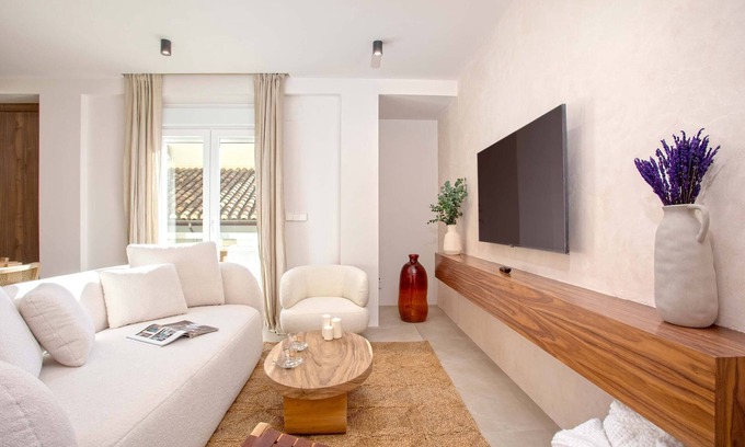 Centro - Sagrario Apartment | Spacious apartment in Granada center. San jerónimo