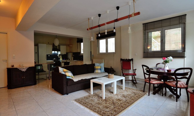 Papagou-Holargos Apartment | Spacious appartment near metro