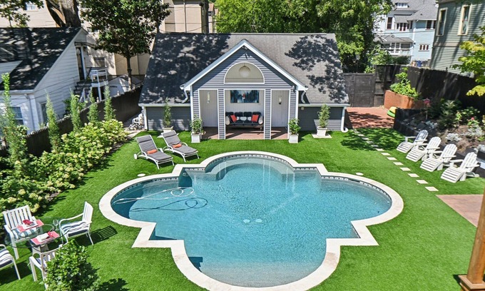 Midtown House | Spacious Atlanta Mansion. 6-bed 5 Bath home with pool & sauna. near Piedmont