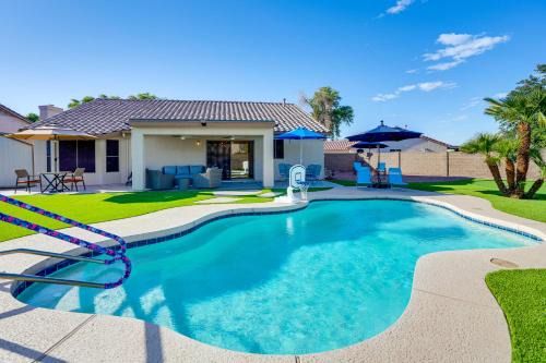 Springer Ranch House | Spacious Backyard with Putting Green! Peoria Retreat