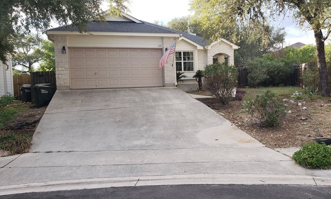 San Marcos House | Spacious & Beautiful 4 Bedroom Home - 5 min from downtown & the River