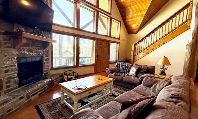 Indian Point Cabin | Spacious Branson Lodge – 4 King Suites, Pools, Fireplace, Near SDC & Table Rock