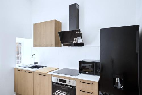 Zola - Pressense Apartment | Spacious & bright - 6 sleeping places just steps away from Charpennes