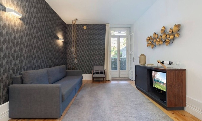Lordelo do Ouro e Massarelos Apartment | Spacious Captivating Flat | Terrace