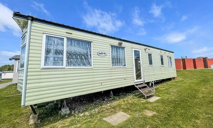 Kessingland House | Spacious caravan by the beach at Kessingland Park in Suffolk ref 90046SG
