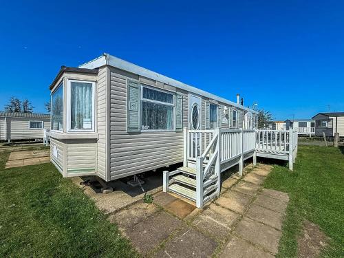 Hunstanton Other | Spacious Caravan For Hire In Hunstanton At Manor Park Holiday Park Ref 23047B