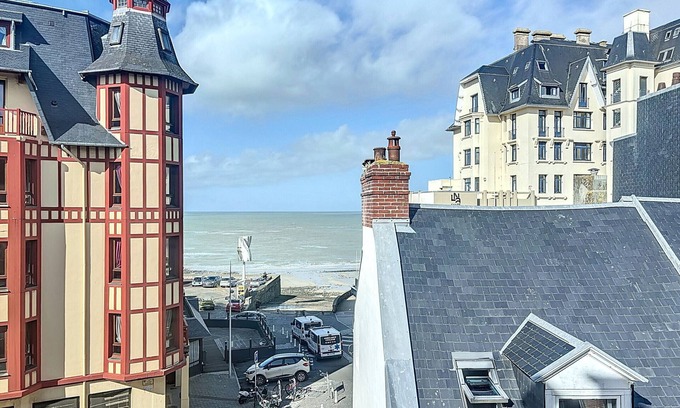 Granville Apartment | Spacious central duplex with views, 50m from beach, elevator, and WIFI