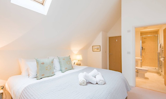 Canterbury Apartment | Spacious city centre apartment by Bloom Stays with parking, central location