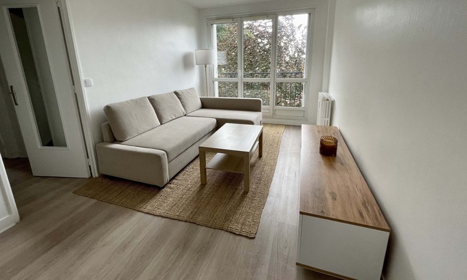 Le Kremlin-Bicetre Apartment | Spacious cocoon at the gates of Paris