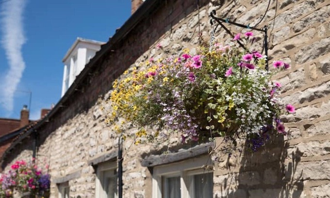 Pickering Cottage | Spacious Comfortable 17th Century Yorkshire Longhouse. Great Holiday Location!