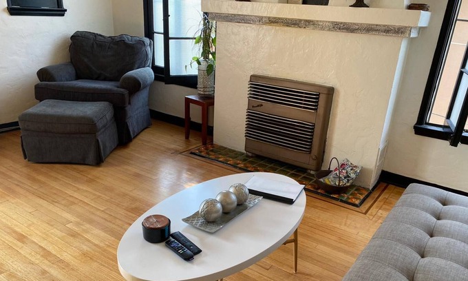 Alamitos Beach Apartment | Spacious condo-style 1 Bedroom apartment