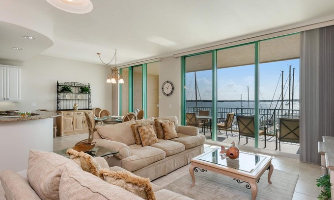Marco Island Condo | Spacious Condo w/180° water views over Marco R., pool, walk to shops