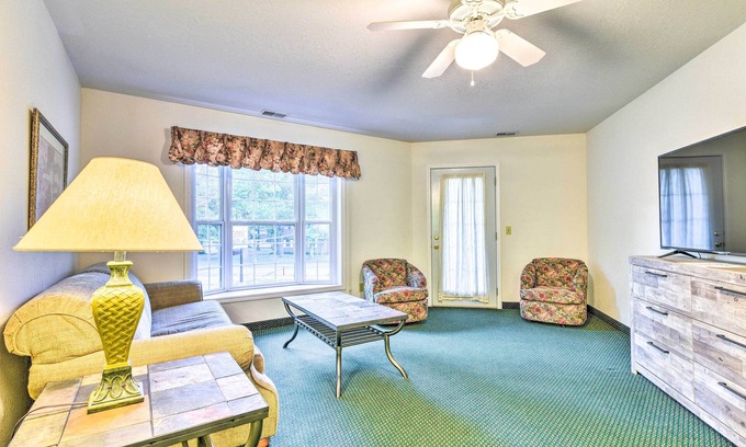Pigeon Condo | Spacious Condo w/Balcony, 4 Mi to Beach!