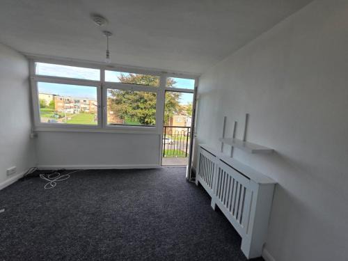 Wainscot Apartment | Spacious contractors and tourist apartment with parking & Wifi