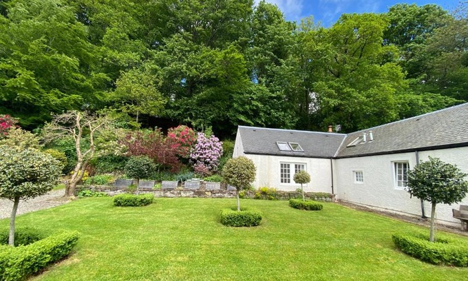 Crieff House | Spacious cottage - walk to Crieff