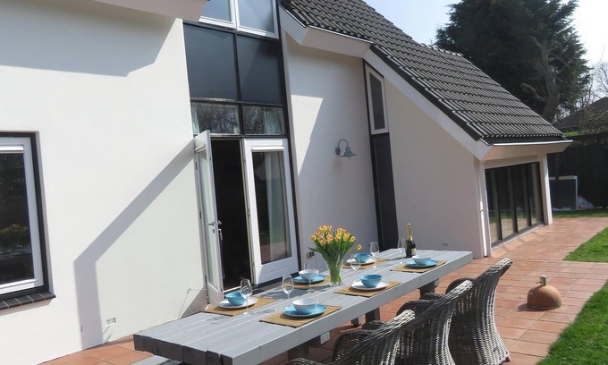 Ouddorp Villa | Spacious cozy and comfortable villa (135m²) by the beach and dunes