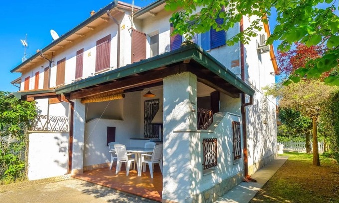 Lido delle Nazioni Villa | Spacious detached house with 2 double bedrooms, large garden, air conditioning