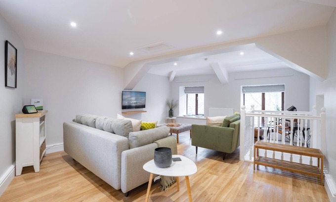 Ambleside House | Spacious Detached property with Waterfall View