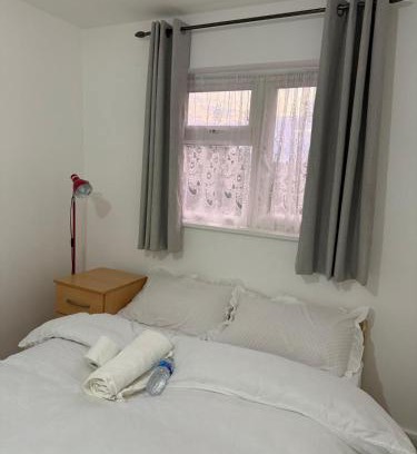 Dartford House | Spacious Double Room - Central Dartford