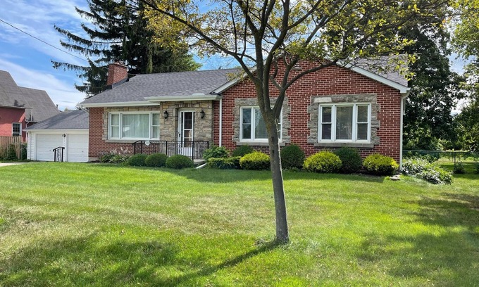 Port Dover House | Spacious Downtown home with lots of amenities!