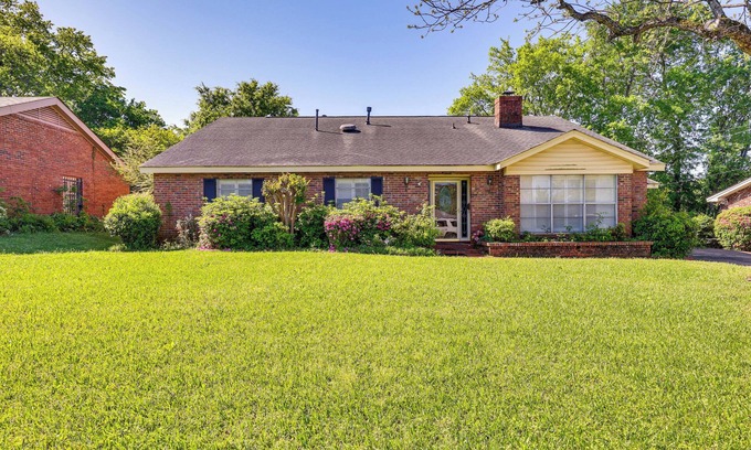 Montgomery House | Spacious Downtown Montgomery Home w/Yard, Patio!