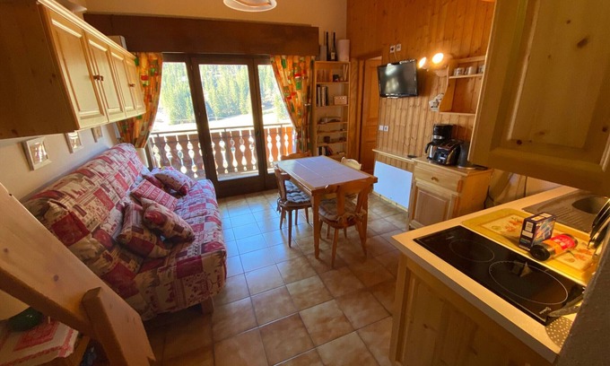 Chatel Apartment | Spacious Duplex Near Village Center with Balcony - Close to Ski Lifts and Free Summer Activities