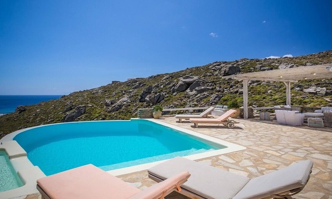 Paraga Villa | Spacious, Elegant Villa - Infinity Pool/Jacuzzi, Panoramic Sea Views, 10 mins walk to Agrari Beach!