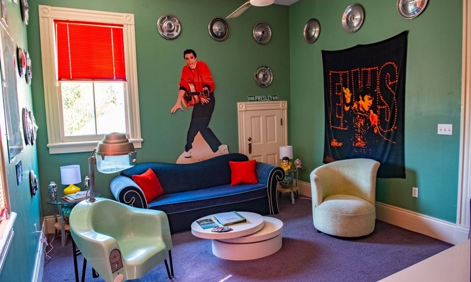 Bywater Bed & Breakfast | Spacious Elvis Suite at The Lookout Inn in the colorful Bywater neighborhood!n