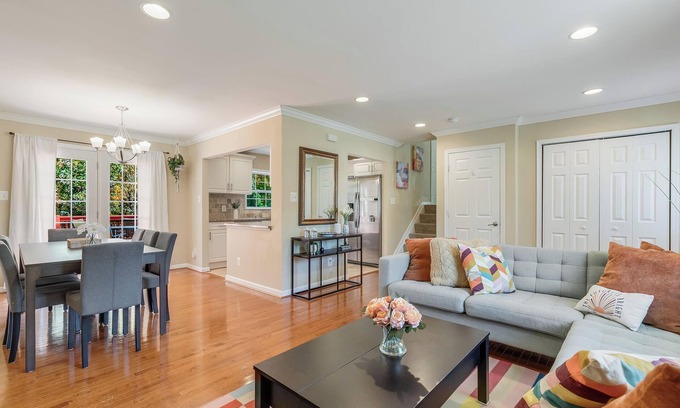 Seabrook House | Spacious Entire Home in delightful Lanham, close to Washington DC