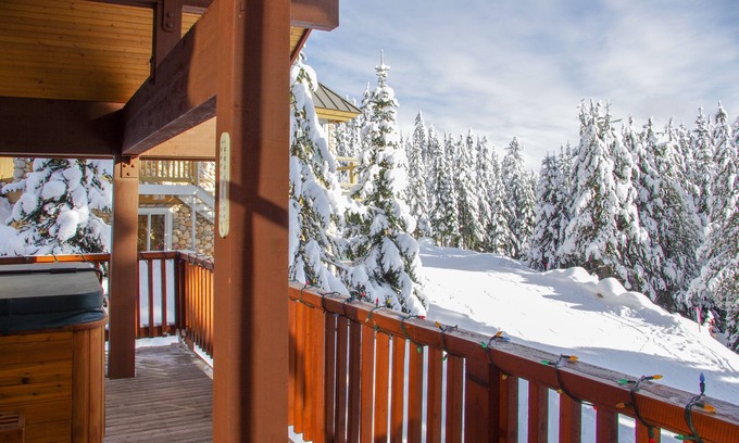 Snow Pine Estates Ski Chalet | Spacious family-friendly home with a private hot tub, wood fireplace - dogs OK