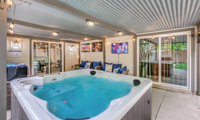 Wetmore House | Spacious Family Getaway: Hot Tub, Games & Central Location – Sleeps 12!