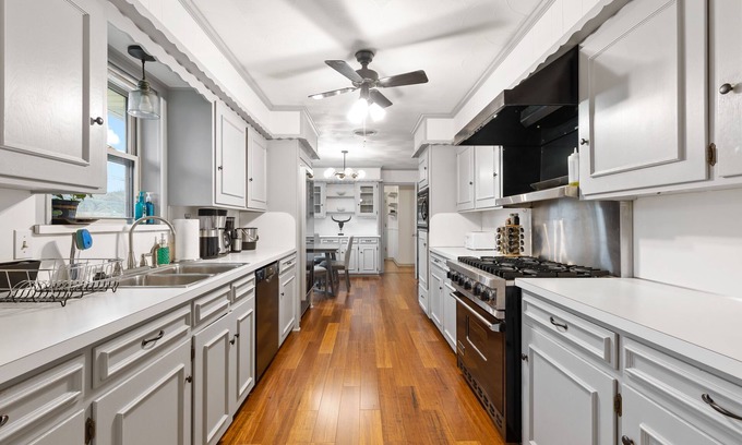 Northeast Dallas House | Spacious Family Home in East Dallas
