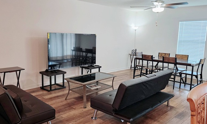 Biggar House | Spacious Family Home in Fort Myers ,Florida.