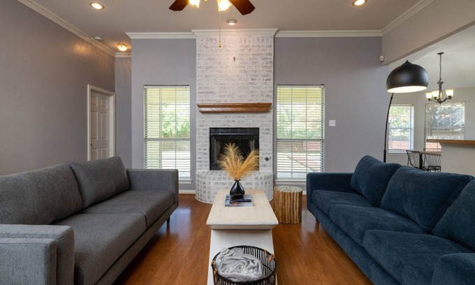 Denton House | Spacious Family Home with Yard in Walkable Area