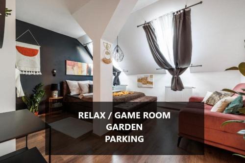 Smichov Apartment | Spacious flat & parking possibility, 3 stops to Wenceslav square