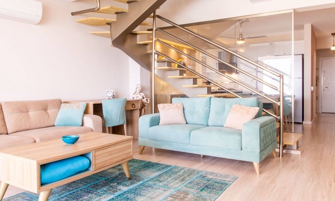 Kusadasi City Centre Apartment | Spacious Flat with Pool in Kusadasi
