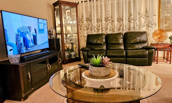 Parkwood House | Spacious Full 5 Bed Family Home in Quaint and Central Location Port Orchard