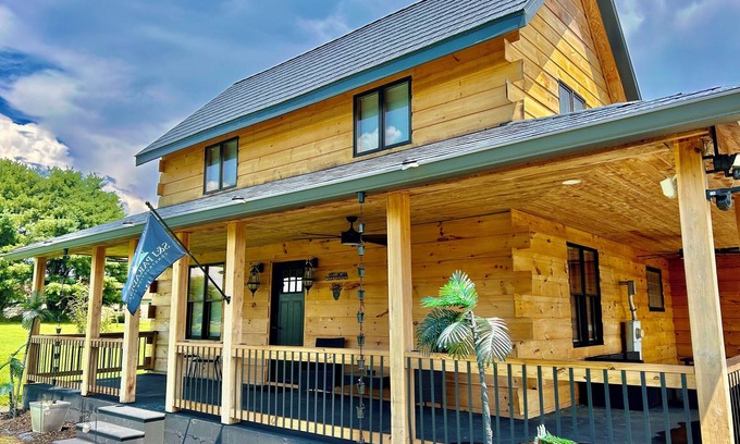 Crossville Cabin | Spacious Get Away: Mt. View Cabin fully equipped kitchen ONLY 15min to Town