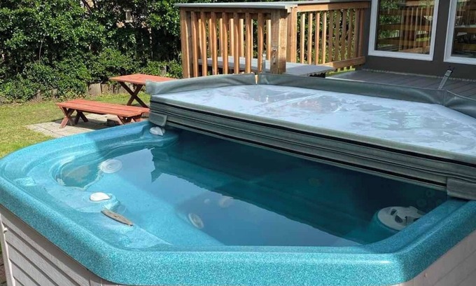 Lincoln City House | Spacious Getaway, Hot Tub, Walk to Beach Fun!