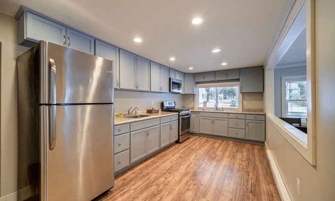 Tannersville House | Spacious Getaway with Nearby Dining : Yard Games