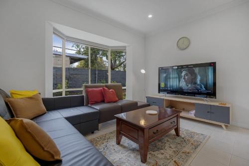 Glenunga House | Spacious Glenunga Home with Garage Parking