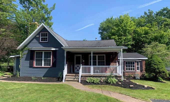 Lake Erie Beach House | Spacious Grandview Bay Cottage Style Home