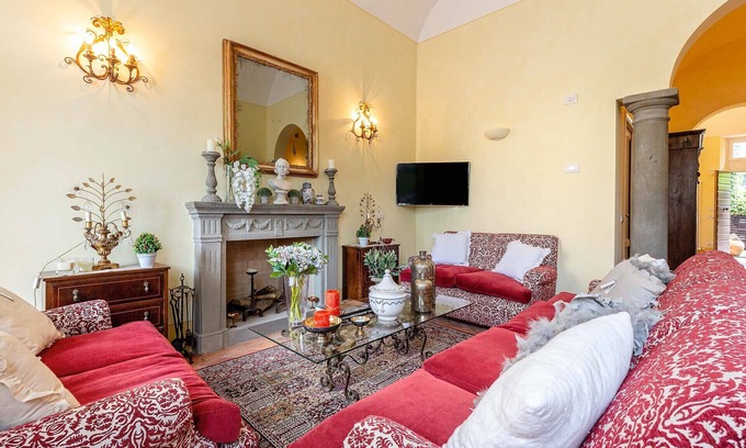 Lucca Historical Center Apartment | Spacious Ground Floor Apartment with Private Garden Inside the Walls of Lucca