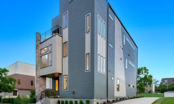 Downtown Nashville Apartment | Spacious Gulch Retreat - Super Skyline Views