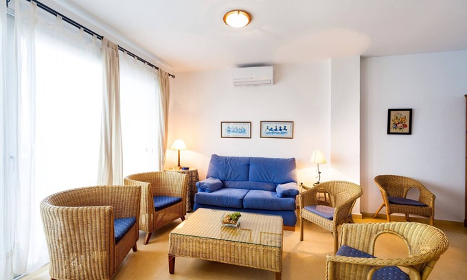 Conil de la Frontera City Center Apartment | Spacious Holiday Apartment "Duplex A Fontanilla" Near the Beach