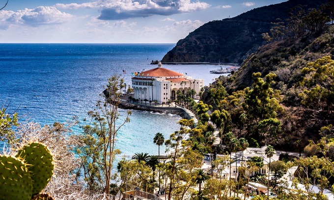 Avalon Condo | Spacious Hamilton Cove Condo With Golf Cart Included.